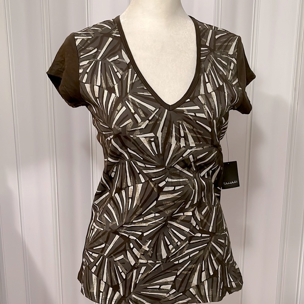 Tahari fancy teeshirt in chocolate brown with cream and metallic gold size Small